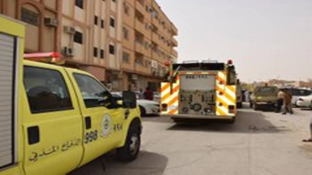 بالصور .. إخلاء 150 شخصا من عمارة سكنية في الرياض