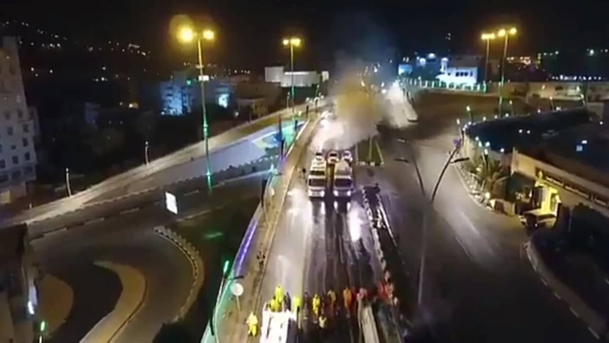 شاهد.. تعقيم وتنظيف الشوارع والأرصفة والأماكن العامة في الباحة