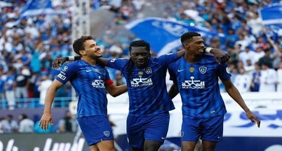 مواجهة صعبة بين الهلال وضمك في الدوري