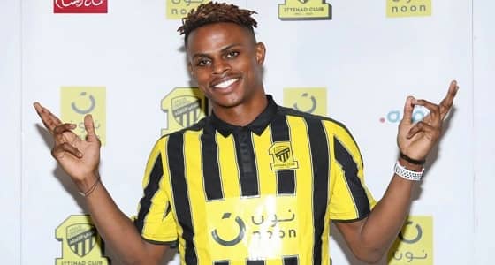 بالصور.. رئيس الإتحاد يفاجئ " كمارا " بهدية خيالية بعد توقيع العقد معه