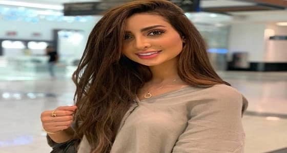 بالفيديو..فنانة تقع في خطأ محرج أثناء تهنئتها لجماهير الهلال