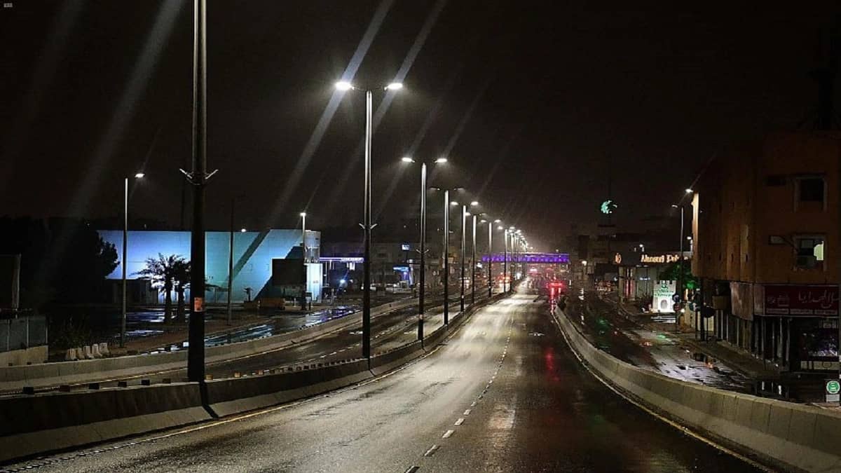 بالصور.. أمطار خفيفة على المنطقة الشرقية