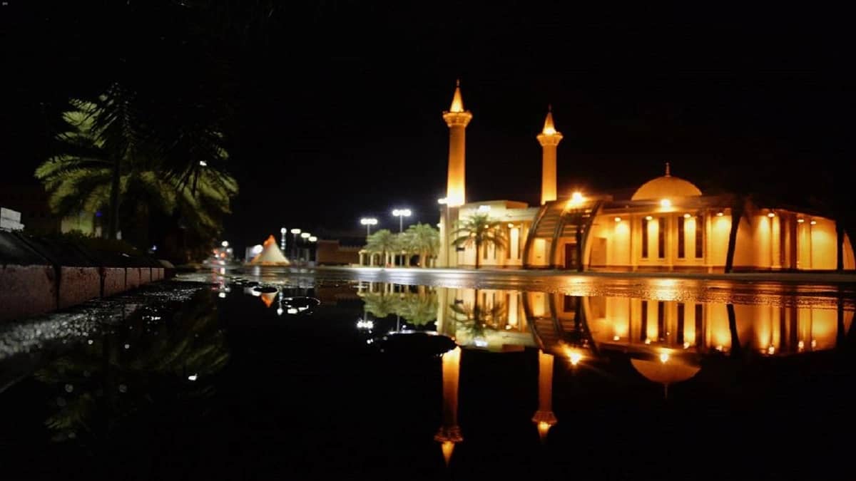 سماء منطقة القصيم تتزين بزخات المطر