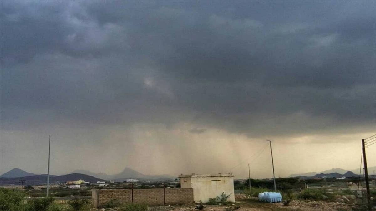 «الأرصاد» تنبه من سحب رعدية ممطرة على الباحة