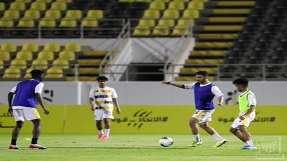 الاتحاد يواصل تحضيراته وسط متابعة أنمار الحائلي