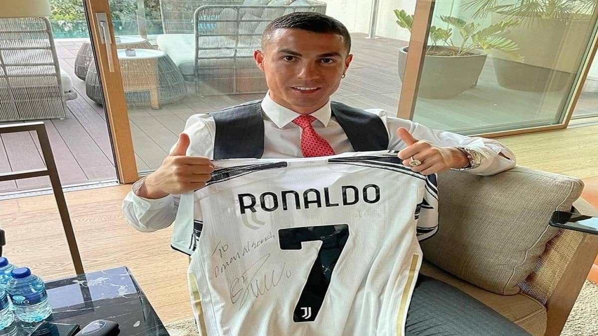 هزازي يتحدى عبدالله الحمدان بصورة بعد منح لقب الصقر للأخير