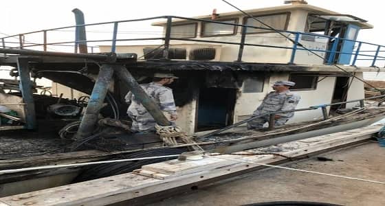 حرس الحدود بالخفجي ينقذ أربعة بحارة تعرض قاربهم لحريق بعرض البحر(صور)