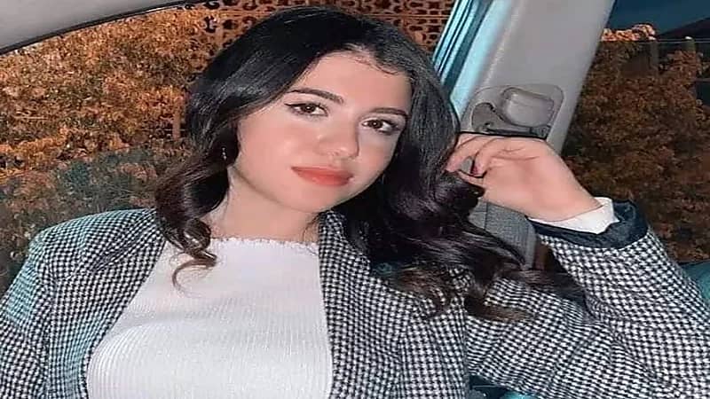 شاهد.. انهيار والدة الطالبة المذبوحة على يد زميلها أمام إحدى الجامعات