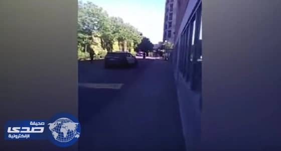 بالفيديو.. مذيع العربية يودع مشاهدي القناة على الهواء