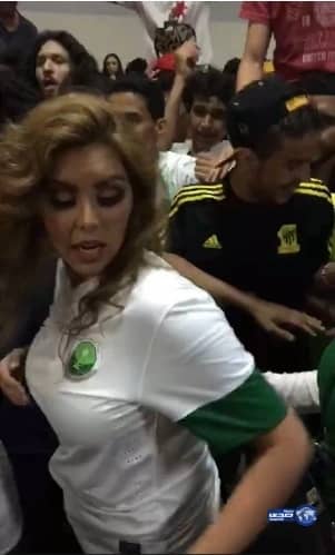 بالفيديو.. صاعقة تضرب الدمام تزامناً مع سقوط الأمطار