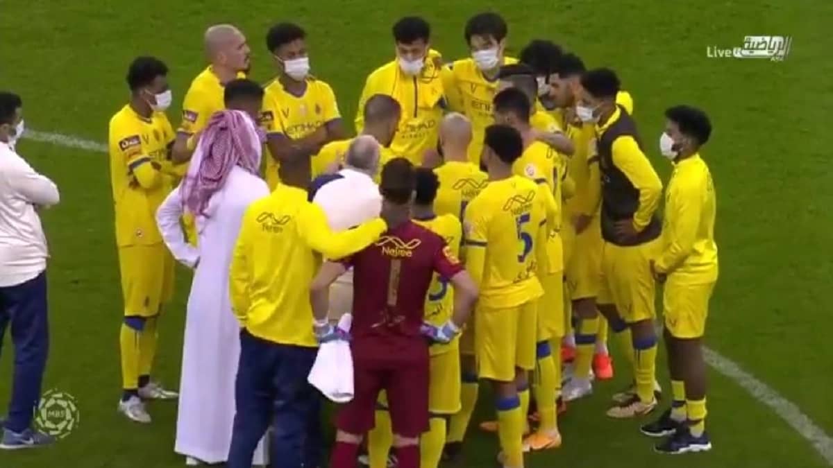 بالفيديو.. مشادة كلامية حادة بين أمرابط ومايكون