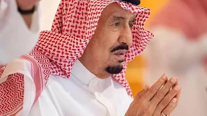 فيديو .. مرور 80 عاما على ختم خادم الحرمين القرآن الكريم