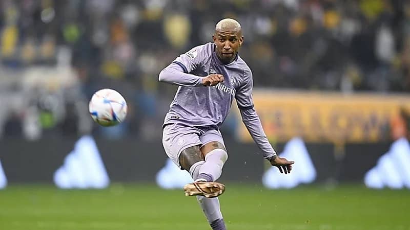 تاليسكا يحسم موقفه من تجديد عقده مع النصر