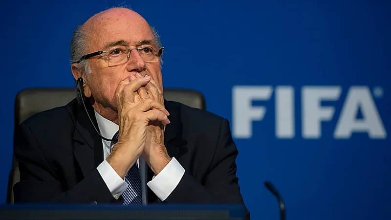القضاء السويسري يطوي التحقيق مع رئيس "فيفا" السابق