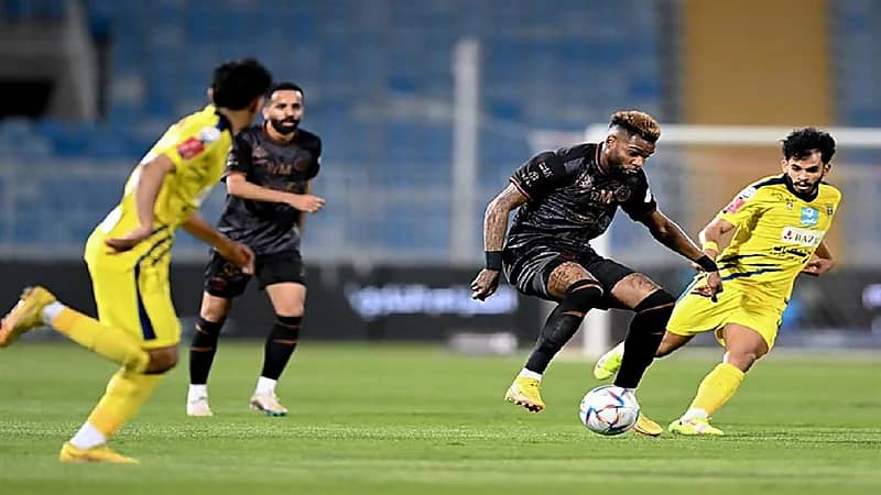 جوانكا يعتذر للحكم بعد الخسارة أمام التعاون .. فيديو