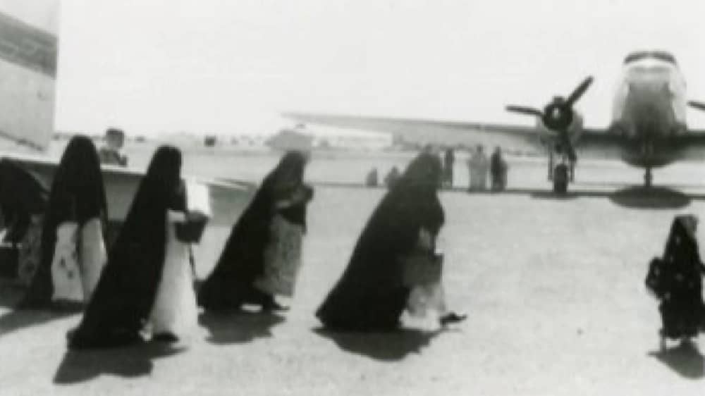 لقطات نادرة لنساء سعوديات في مطارات المملكة قبل أكثر من 65 عامًا .. صور