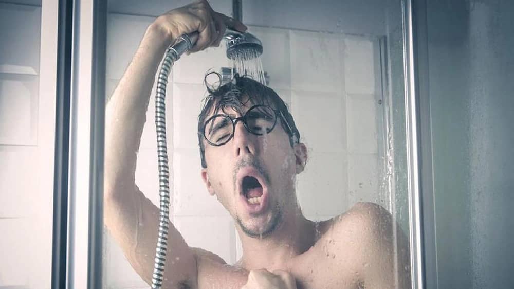 استشاري الجلدية: الشتاء يفاقم الأمراض الجلدية وينصح بالاستحمام بالمياه الفاترة .. فيديو