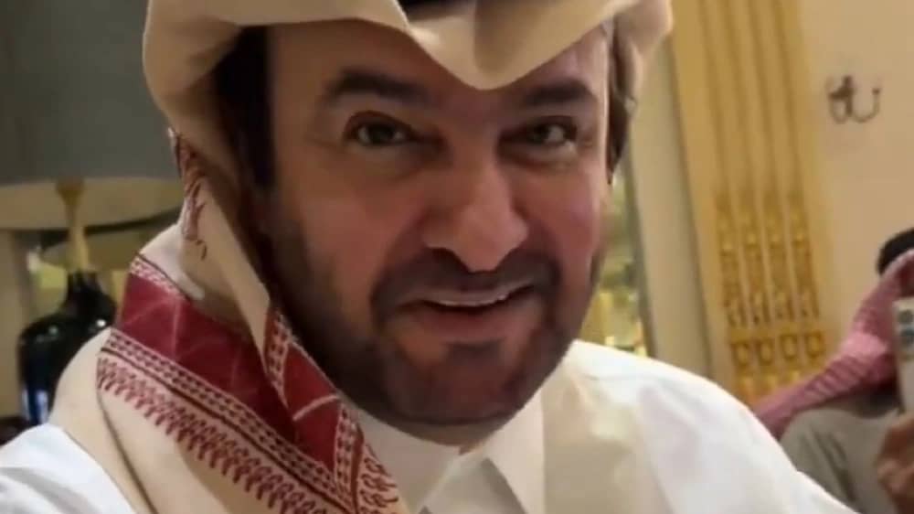 الهاجري لصديقه : لو عندك ولد لاينطق ضع هذا العنبر تحت لسانه .. فيديو