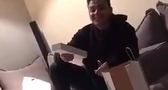 بالفيديو.. مواطن يحقق حلم شقيقه بـ «هدية غير متوقعة»