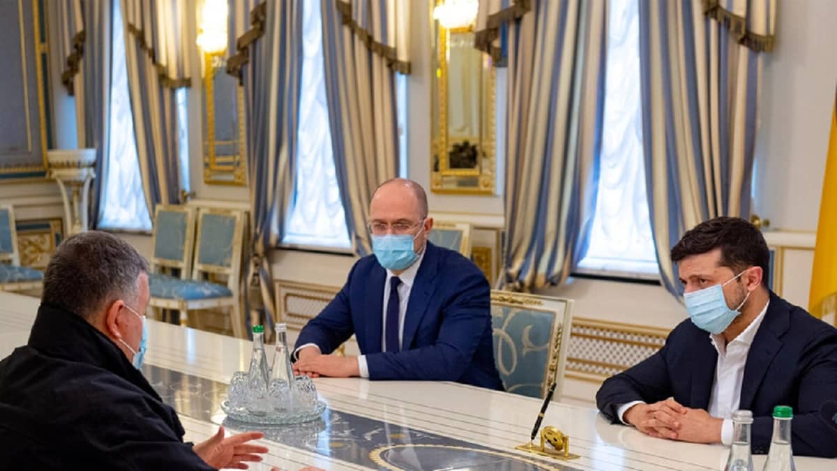 رئيس أوكرانيا يتمنى الإصابة بفيروس كورونا