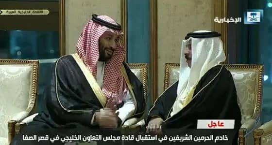 بالفيديو.. خادم الحرمين وولي العهد يستقبلا قادة الدول الخليجية في مقر قمم مكة
