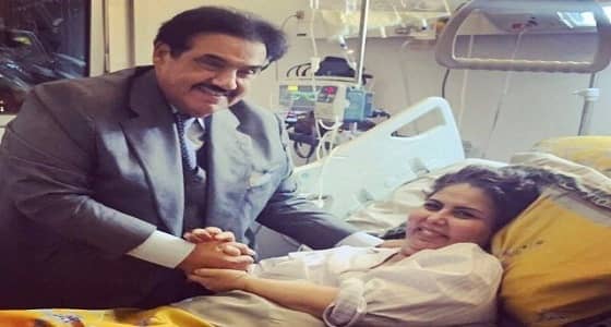 بالصور..رئيس مجلس الوزراء الكويتي السابق يزور فجر السعيد في المستشفى