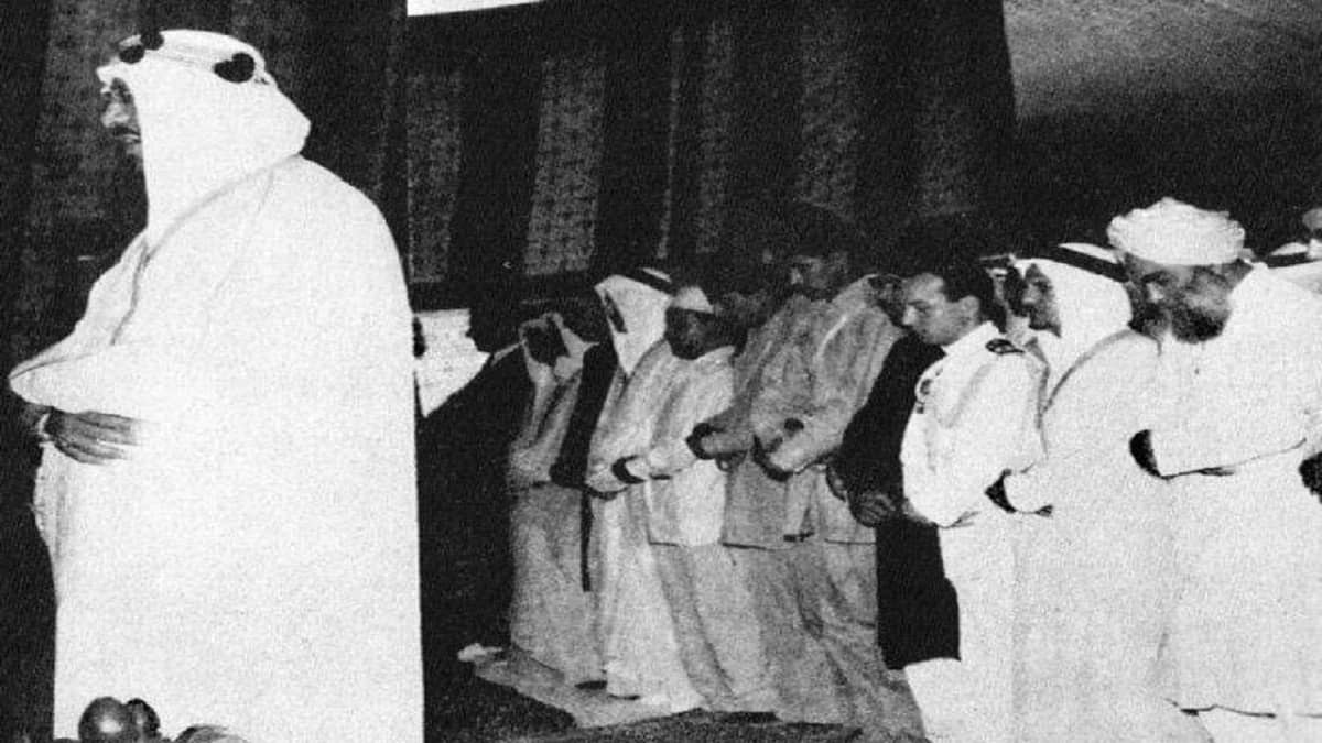 بالفيديو.. سورة الشمس بصوت الملك سعود في إمامته للمصلين بالحرم