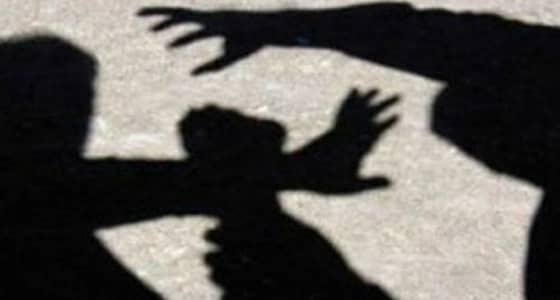 ظن أنه مصاص دماء..أربعيني يعتدي على صديقه ويهدده بالقتل!