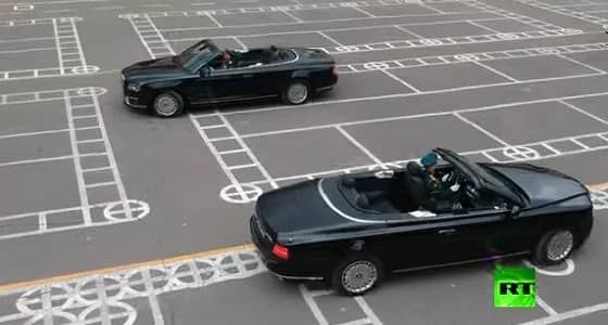 بالفيديو.. عسكريون يرقصون بسيارة بوتين