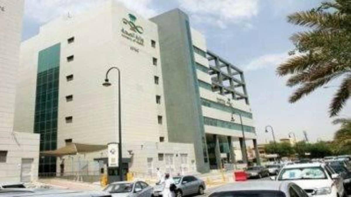 " الصحة " تكشف عن أبرز المهن التي تسهم في سرعة انتشار الفيروس