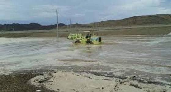 البحث عن والد طفل توفى في السيول بالباحة