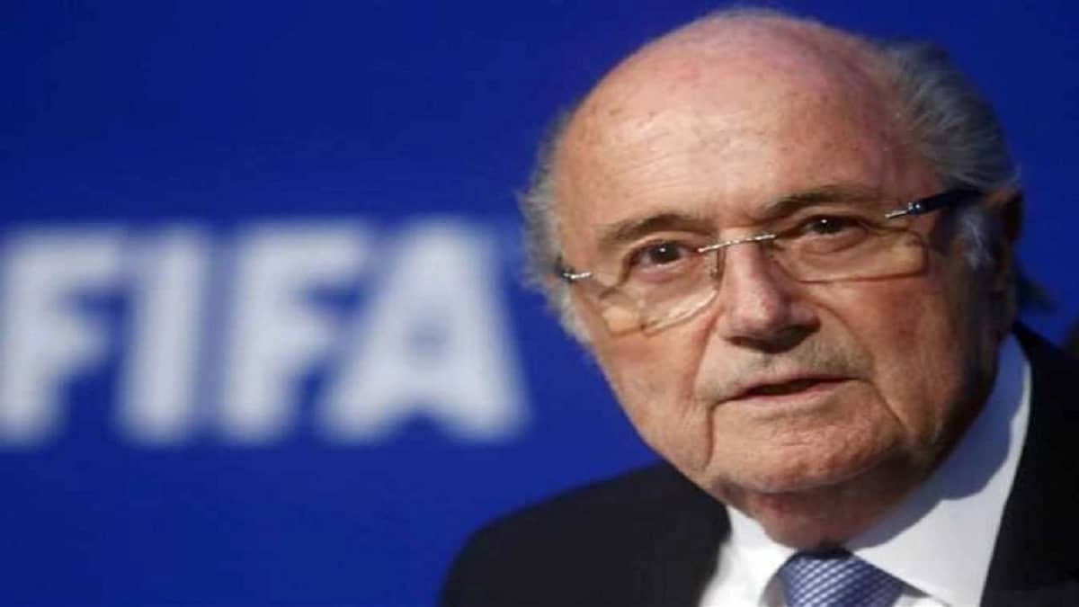 بلاتر يعترف بوجود تدخل سياسي منح قطر تنظيم مونديال 2022