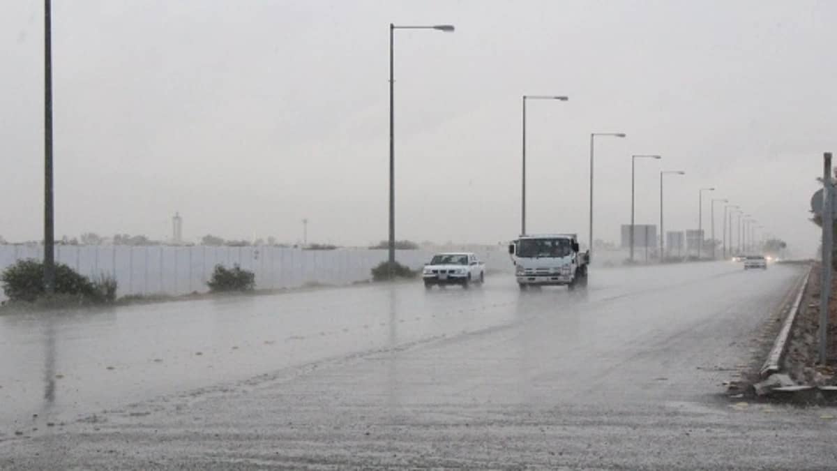 هطول أمطار على طريق السيل الصغير