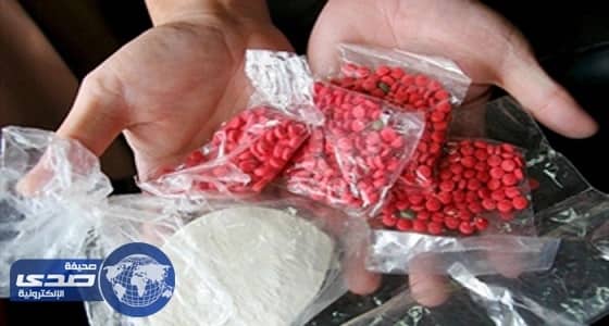 ضبط 122 حبة مخدرة داخل سيارة في الجوف