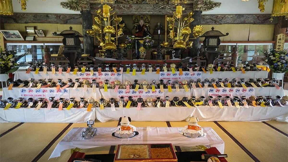 اليابان تشيع جثمان " روبوت "!