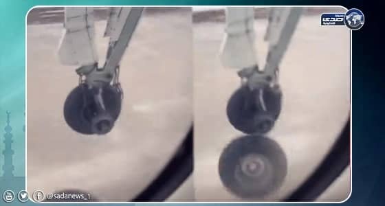شاهد.. سقوط مروع لإحدى عجلات طائرة أثناء إقلاعها