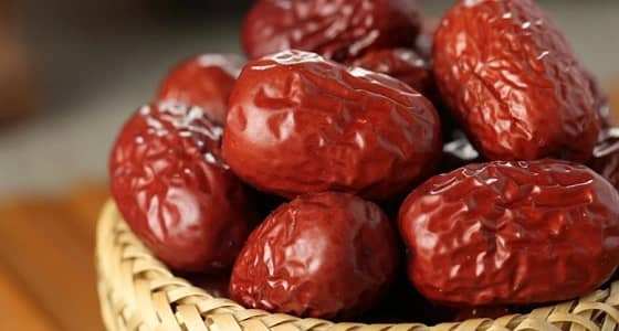 يعالج الاكتئاب ويخفض الوزن.. فوائد خيالية لتناول التمور يوميا