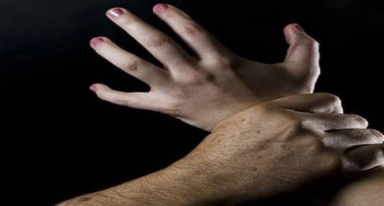 مستغلا حاجتها للعمل.. شاب يغتصب فتاة بعدما هددها بتسليمها لأصدقائه!