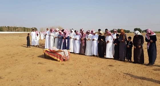 بالصور.. تشييع جثمان الطالب الحكمي بعد ساعات من رحيل والده في حادث سير بصامطة