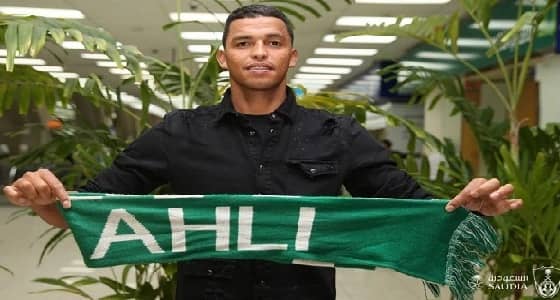 الأهلي يضم البرازيلي ادريلان سانتوس.. رسميًا