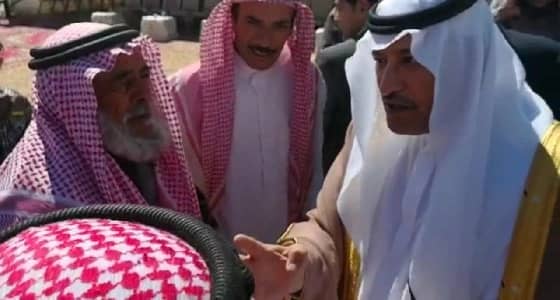 بالفيديو.. سفير المملكة مداعبا أحد أبناء البادية الأردنية : " أنا راعي إبل "