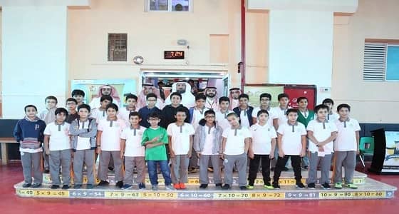 بالصور.. تكريم الطفل البار بوالده في جدة