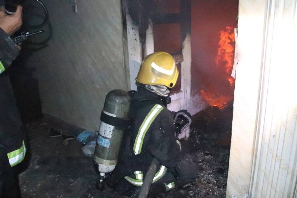 إخلاء عمارة في مكة المكرمة بعد نشوب حريق