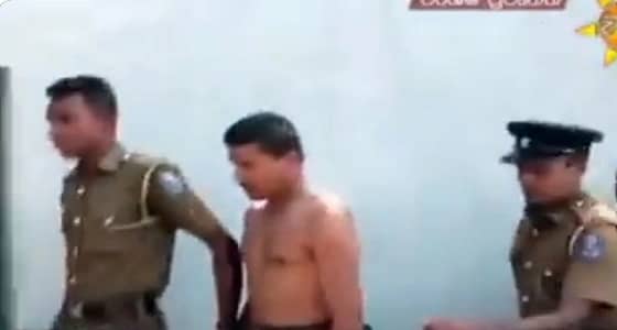 بالفيديو.. لحظة انقضاض الجماهير على أحد المشتبه بهم بتفجيرات سريلانكا للانتقام منه