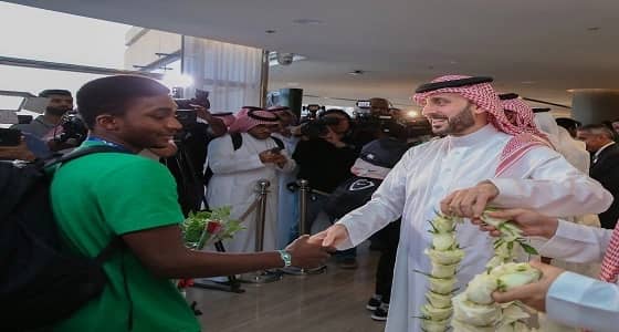 بالصور.. إستقبال حافل لأبطال آسيا فور وصولهم الرياض