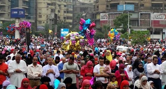 مجددًا.. اختلاط الرجال بالنساء خلال تأدية صلاة العيد بمصر