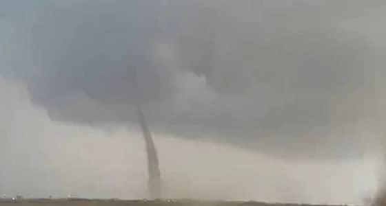 شاهد.. إعصاران قمعيان في جدة