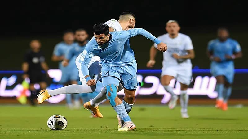 بالفيديو.. الباطن يوقف انتصارات الأهلي ويمنعه من مشاركة الشباب الصدارة