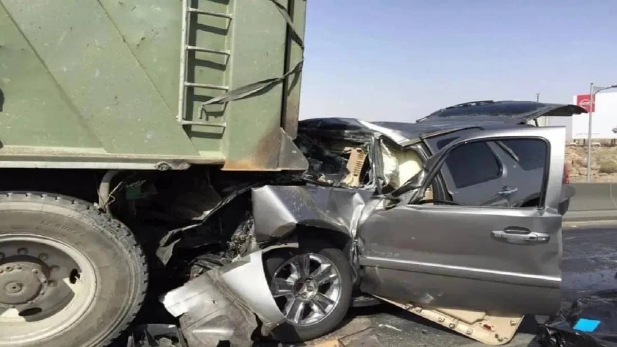 إصابة شخصين إثر حادث اصطدام مروع بين مركبة وشاحنة في المظليف