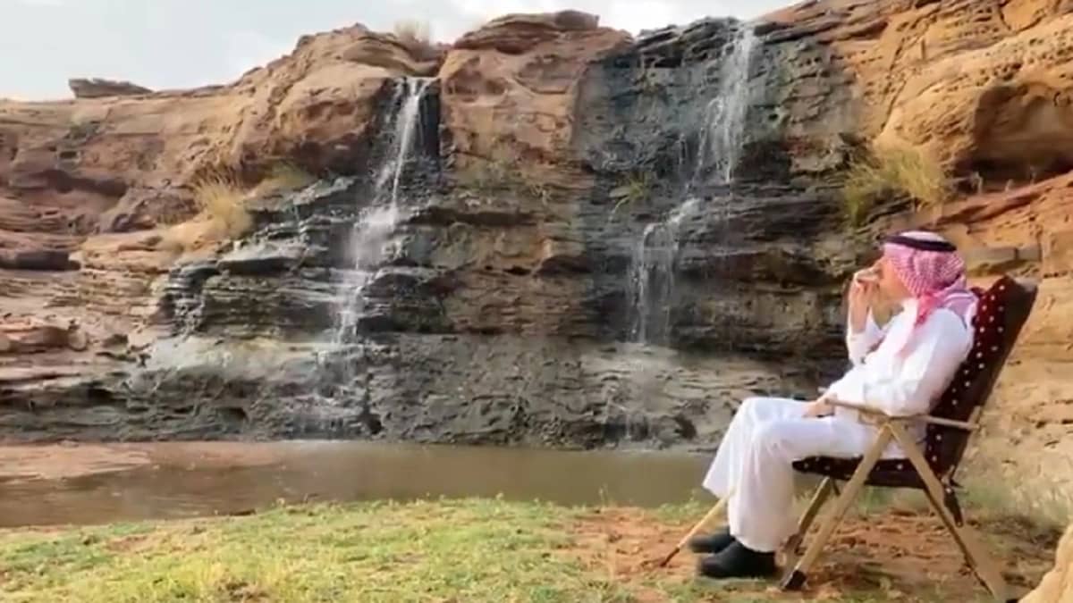 بالفيديو..أمير نجران يستمتع بالأجواء الخلابة